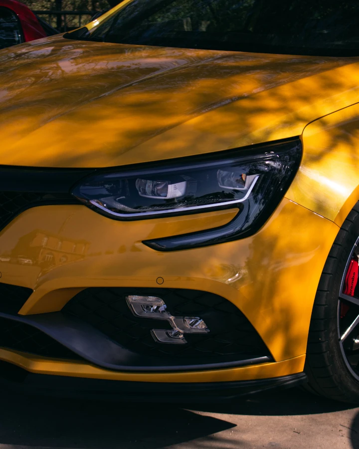 Renault Megane RS Trophy front quarter